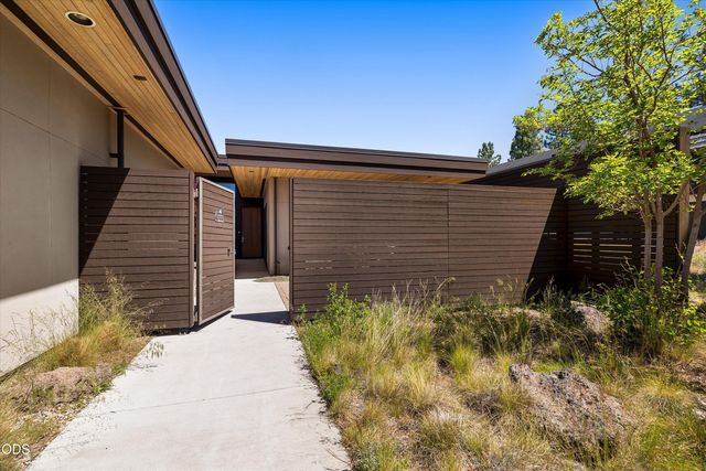 19015 Park Commons Drive, Bend, OR 97703
