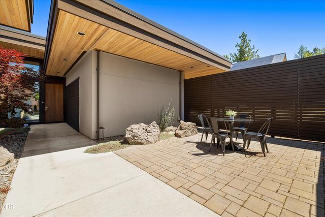 19015 Park Commons Drive, Bend, OR 97703