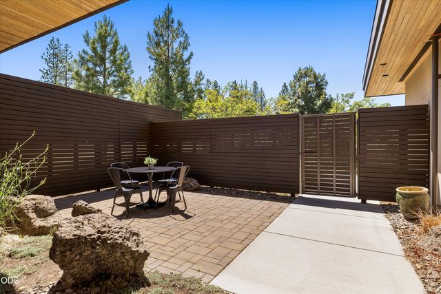 19015 Park Commons Drive, Bend, OR 97703