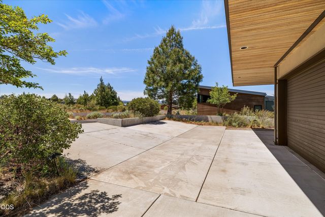 19015 Park Commons Drive, Bend, OR 97703