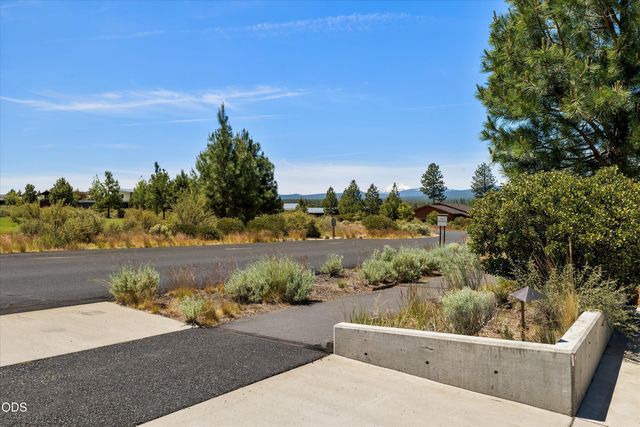 19015 Park Commons Drive, Bend, OR 97703