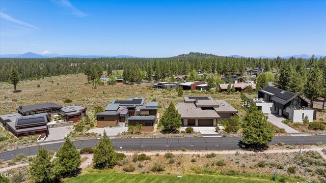 19015 Park Commons Drive, Bend, OR 97703