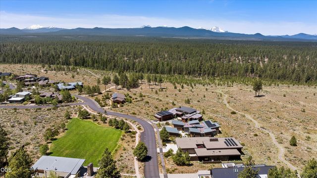 19015 Park Commons Drive, Bend, OR 97703