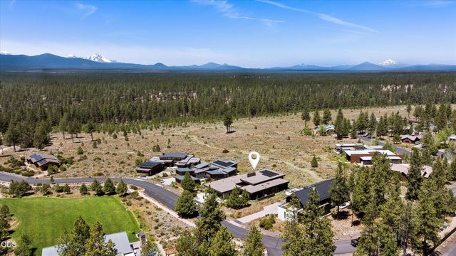 19015 Park Commons Drive, Bend, OR 97703