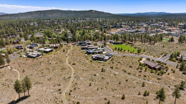 19015 Park Commons Drive, Bend, OR 97703
