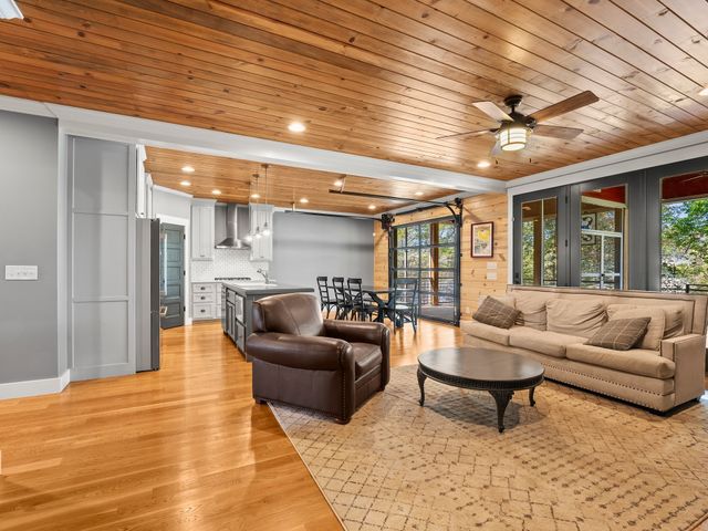 171 Cypress Point Dr, Winchester, TN 37398