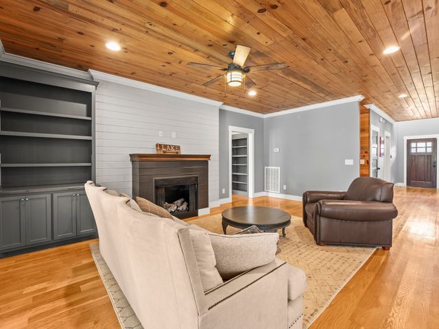 171 Cypress Point Dr, Winchester, TN 37398