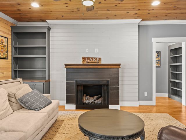 171 Cypress Point Dr, Winchester, TN 37398