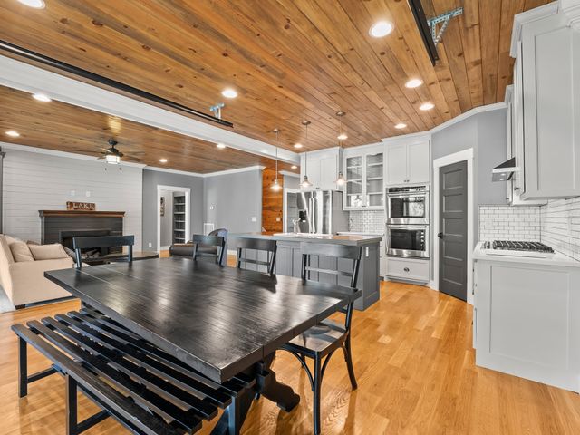 171 Cypress Point Dr, Winchester, TN 37398