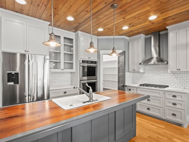 171 Cypress Point Dr, Winchester, TN 37398