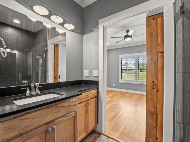 171 Cypress Point Dr, Winchester, TN 37398