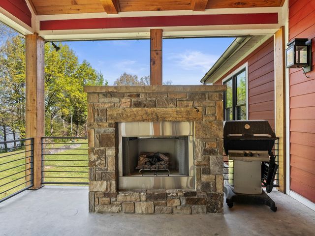 171 Cypress Point Dr, Winchester, TN 37398