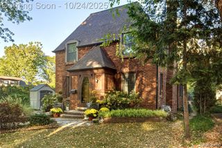 8094 Huntington Road, Huntington Woods, MI 48070