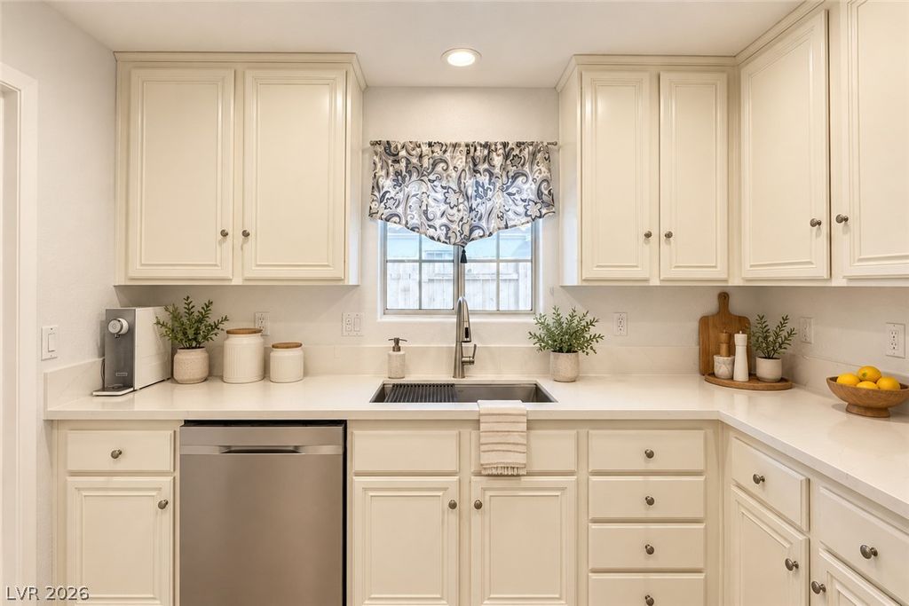5425 Comchec Way 103, Las Vegas, NV 89108 — photo 2