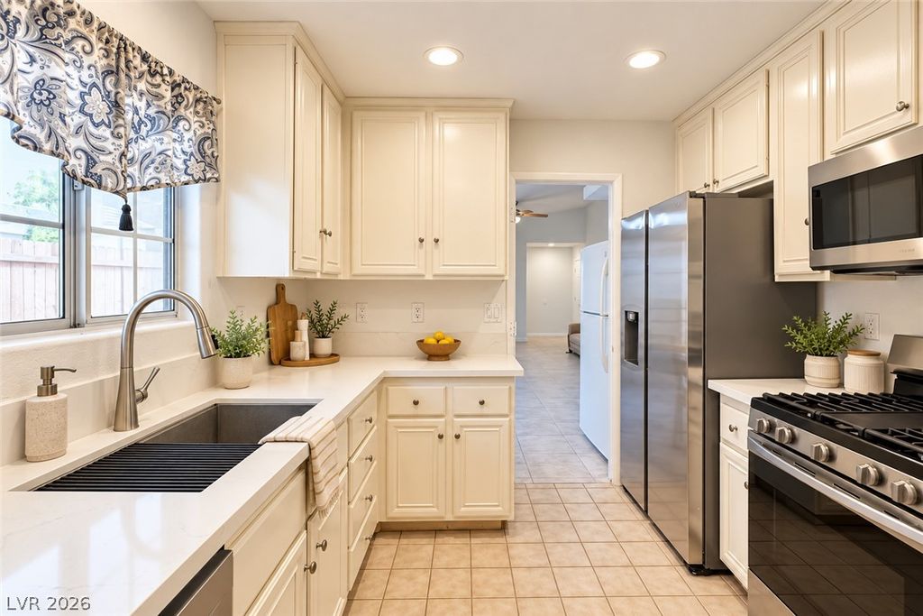 5425 Comchec Way 103, Las Vegas, NV 89108 — photo 3