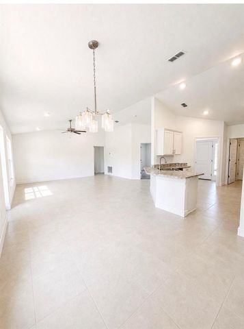 2801 SW East Louise Circle, Port St Lucie, FL 34953