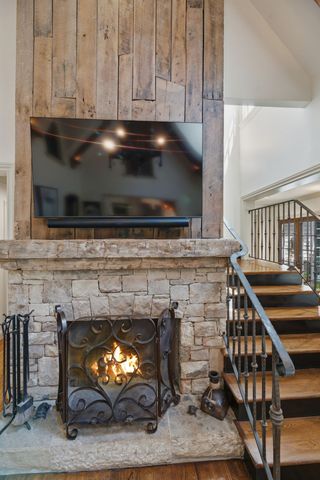 933 Van Leer Dr, Nashville, TN 37220