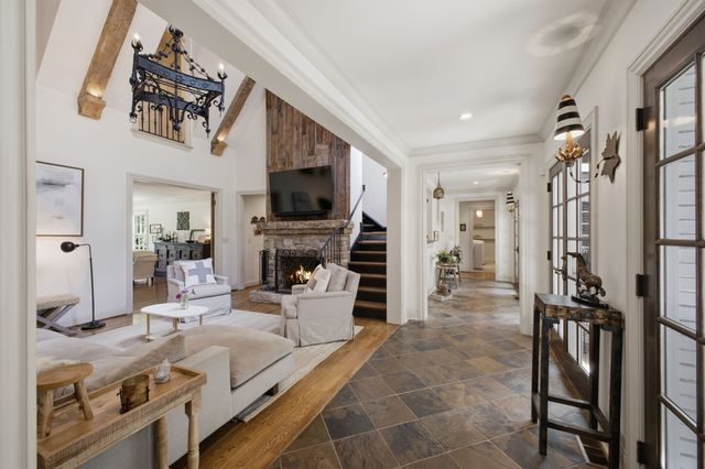 933 Van Leer Dr, Nashville, TN 37220