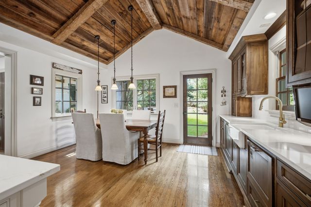 933 Van Leer Dr, Nashville, TN 37220