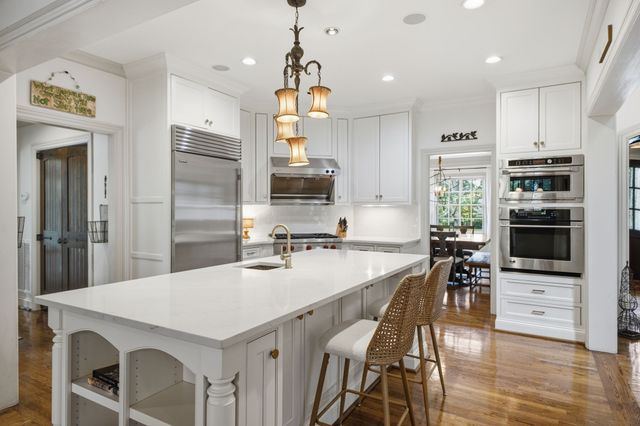 933 Van Leer Dr, Nashville, TN 37220
