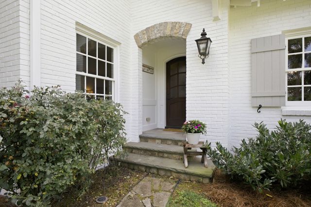 933 Van Leer Dr, Nashville, TN 37220