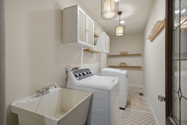 933 Van Leer Dr, Nashville, TN 37220