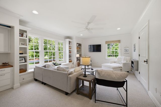 933 Van Leer Dr, Nashville, TN 37220