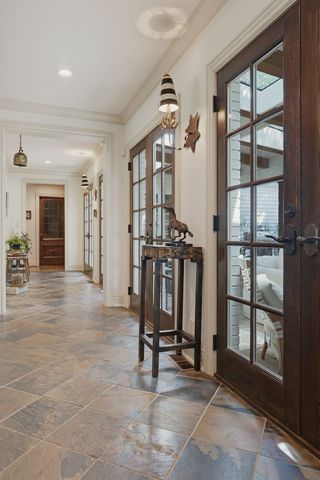 933 Van Leer Dr, Nashville, TN 37220