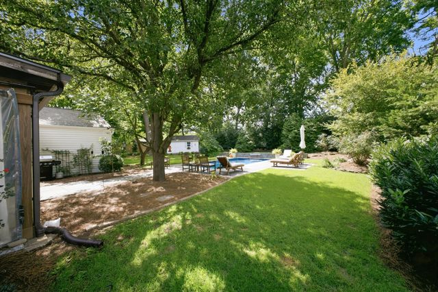 933 Van Leer Dr, Nashville, TN 37220