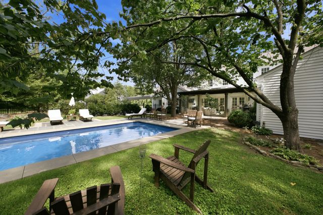 933 Van Leer Dr, Nashville, TN 37220