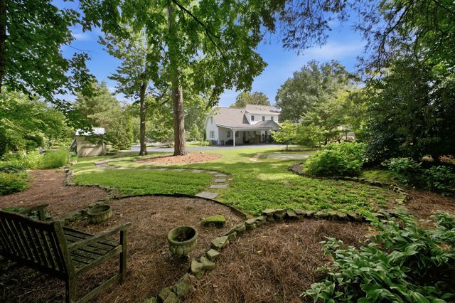 933 Van Leer Dr, Nashville, TN 37220
