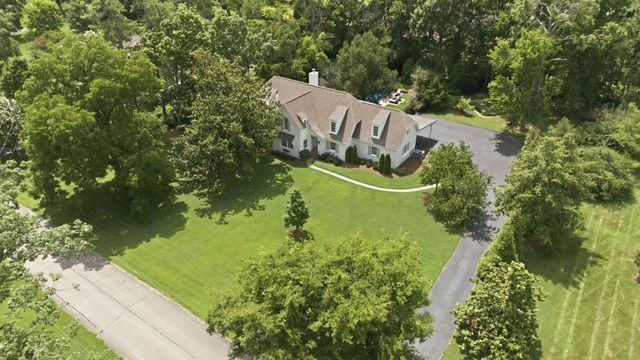 933 Van Leer Dr, Nashville, TN 37220
