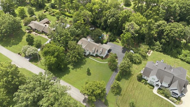 933 Van Leer Dr, Nashville, TN 37220