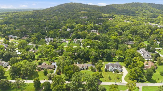 933 Van Leer Dr, Nashville, TN 37220