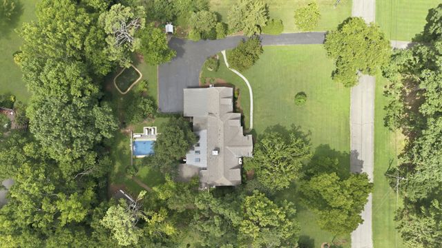 933 Van Leer Dr, Nashville, TN 37220