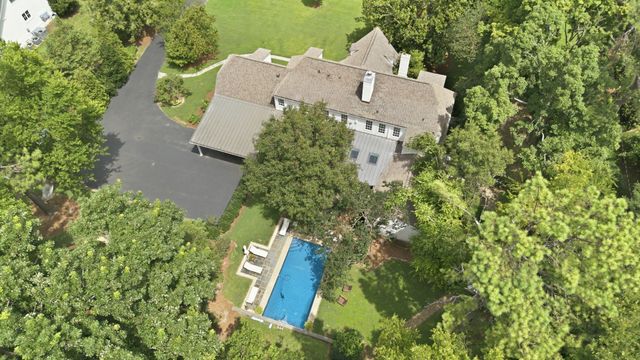 933 Van Leer Dr, Nashville, TN 37220
