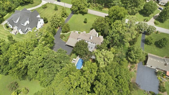 933 Van Leer Dr, Nashville, TN 37220