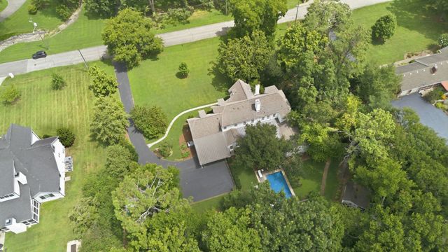 933 Van Leer Dr, Nashville, TN 37220