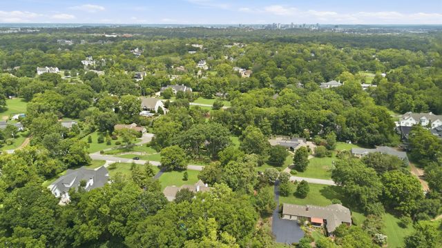 933 Van Leer Dr, Nashville, TN 37220
