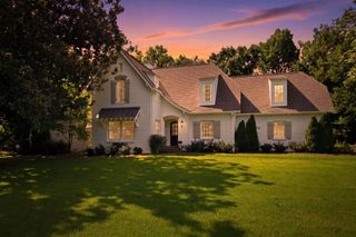 933 Van Leer Dr, Nashville, TN 37220