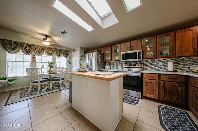 3301 S GOLDFIELD Road 4020, Apache Junction, AZ 85119
