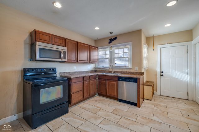 3250 Central Avenue, Indianapolis, IN 46205