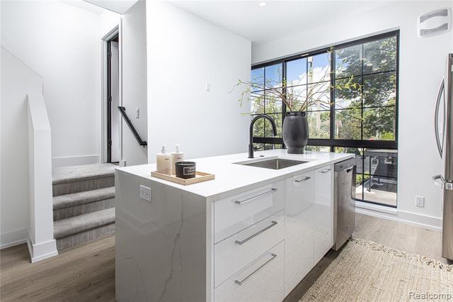 533 E Harrison Avenue 36, Royal Oak, MI 48067