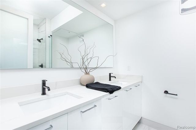 533 E Harrison Avenue 36, Royal Oak, MI 48067