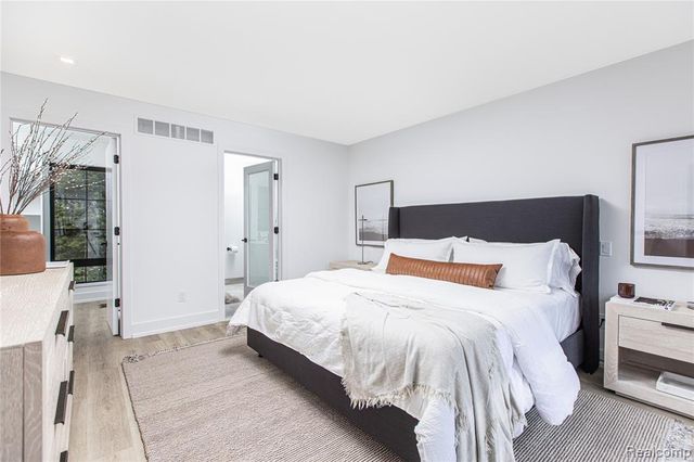 533 E Harrison Avenue 36, Royal Oak, MI 48067