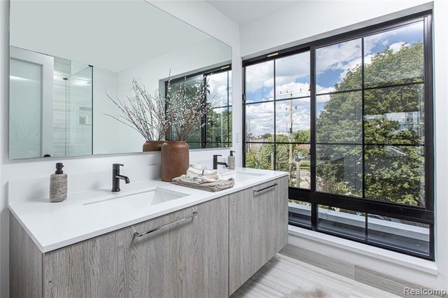 533 E Harrison Avenue 36, Royal Oak, MI 48067