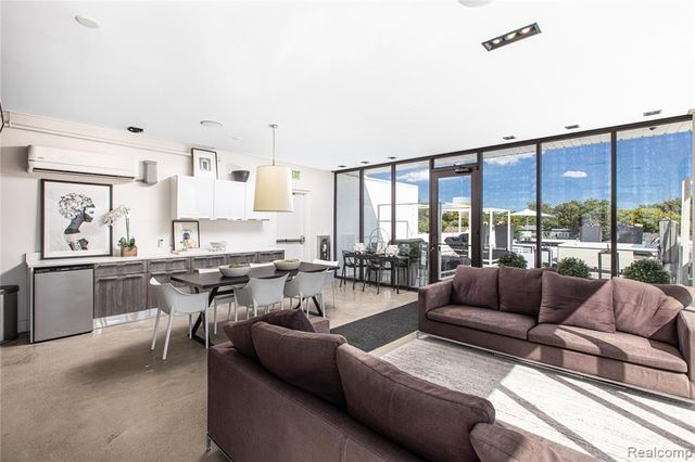 533 E Harrison Avenue 36, Royal Oak, MI 48067