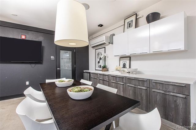 533 E Harrison Avenue 36, Royal Oak, MI 48067