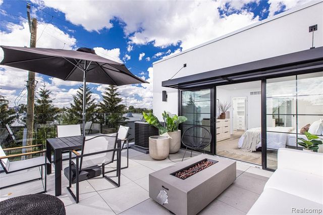 533 E Harrison Avenue 36, Royal Oak, MI 48067