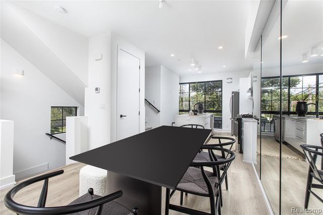 533 E Harrison Avenue 36, Royal Oak, MI 48067